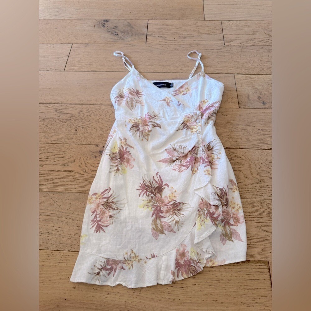MINKPINK White Tropical Floral Wrap Mini Dress Ruffle Hem Size Medium (862)